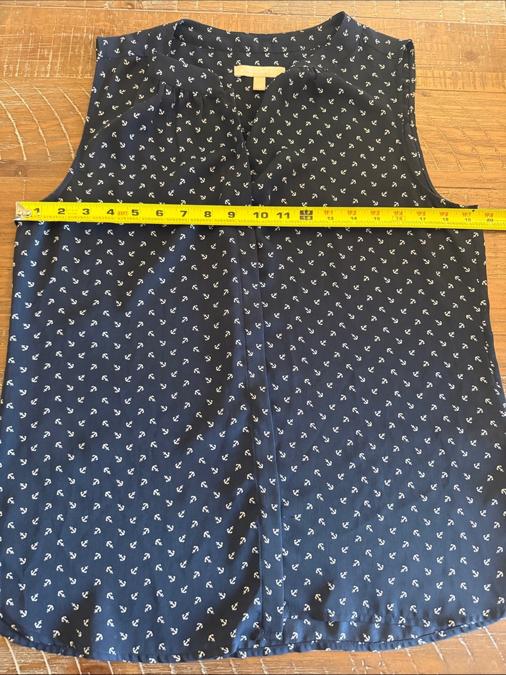 Banana Republic Size 12 Nautical anchor Blouse. - Picture 6 of 7